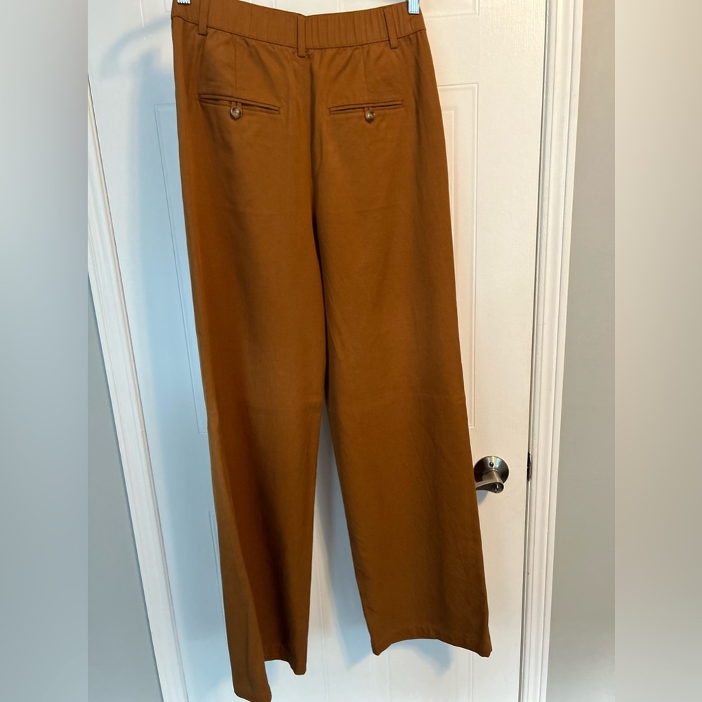 RW&Co. high-waisted pleated pants in Rust colour, size 6.